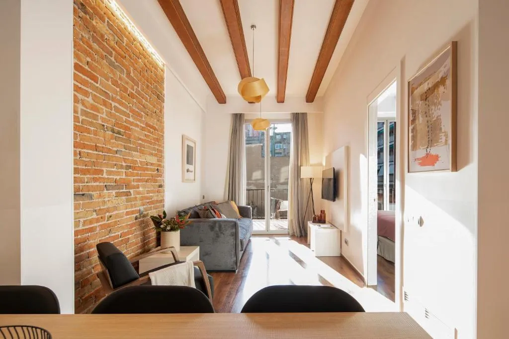APARTMENT THREE BEDROOMS Room, Aspasios Market Balconies, Barcelona