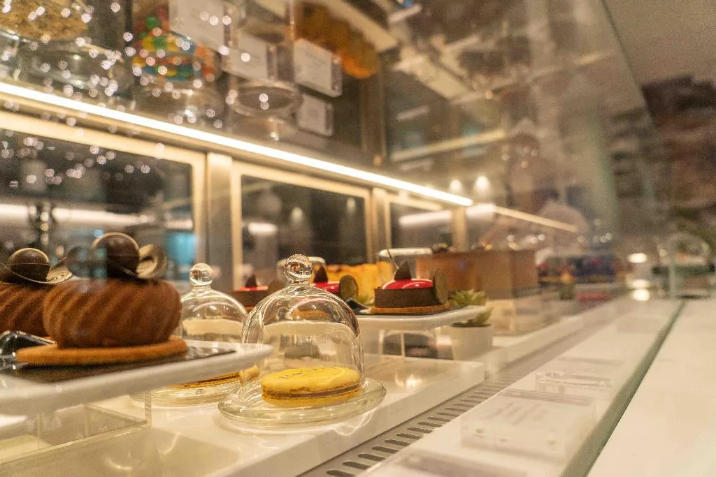 Restaurant, Amwaj Rotana-Jumeirah Beach, Dubai