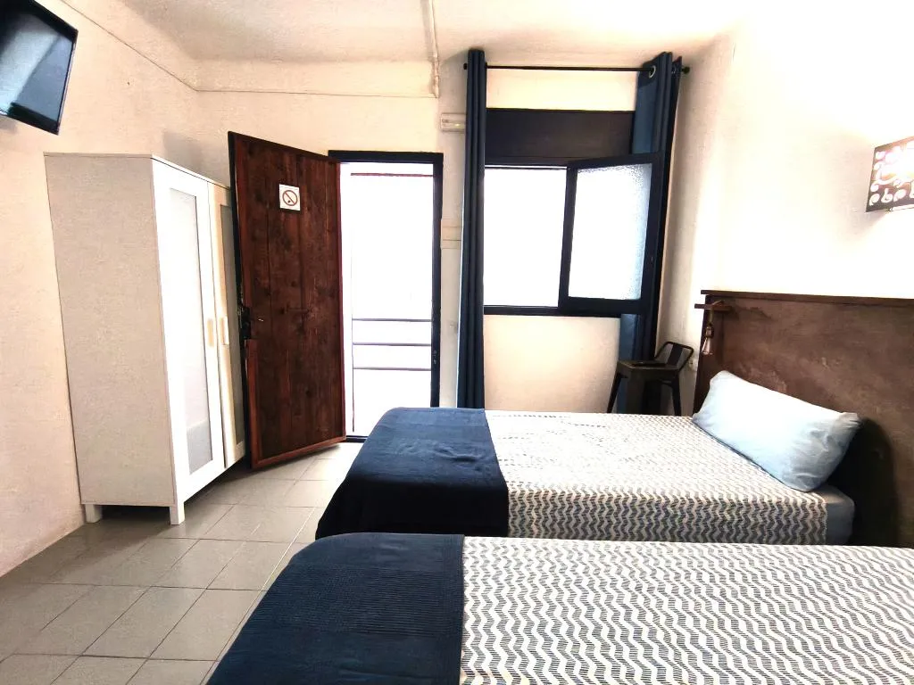 DOUBLE BASIC Room, L Hostalet De Canet, Barcelona