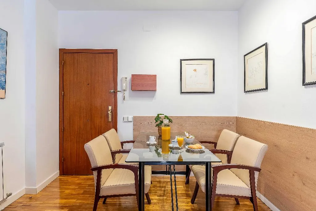 APARTMENT CAPACITY 4 Room, Aparthotel Bertran, Barcelona