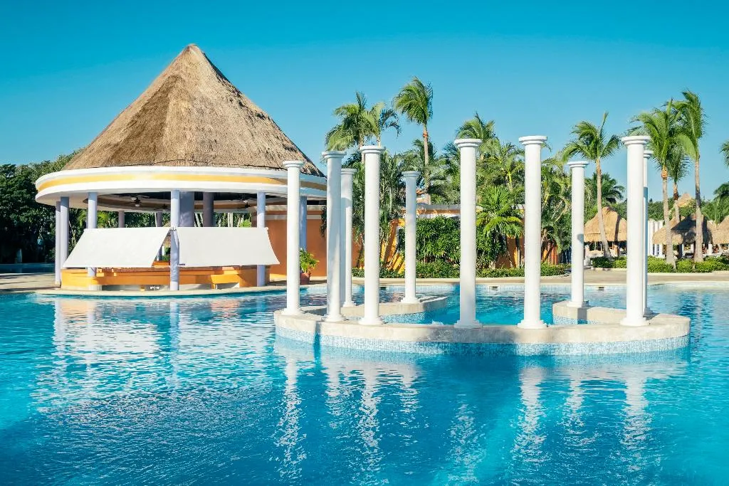 Pool, Iberostar Waves Paraiso Beach All Inclusive, Cancun Area