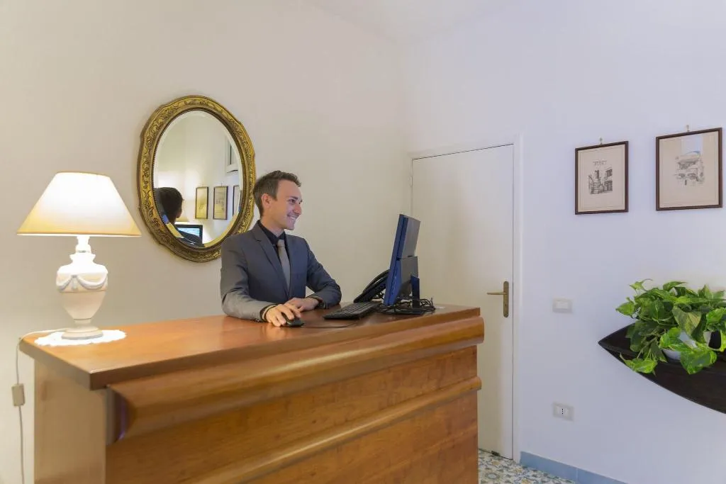 Lobby, Zi'Ntonio, Naples