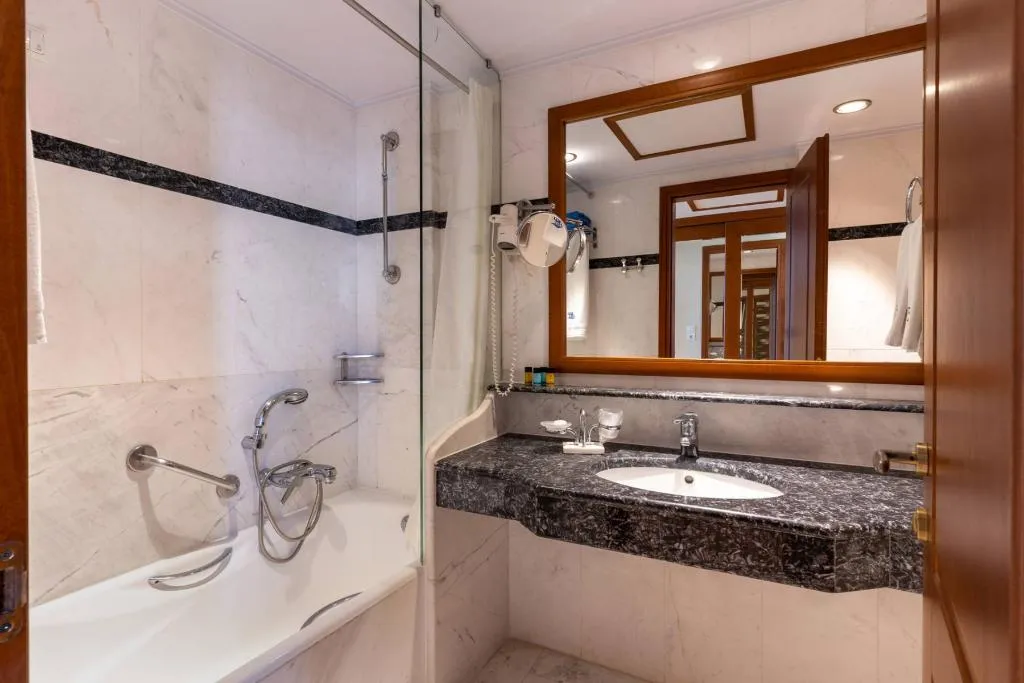 Double or Twin SEA FRONT Room, Hydramis Palace Beach Resort, Crete