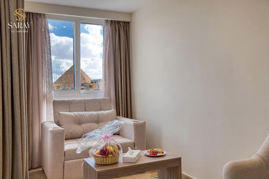 SUITE WITH JACUZZI Room, Saray Pyramids & Museum View Hotel, Cairo