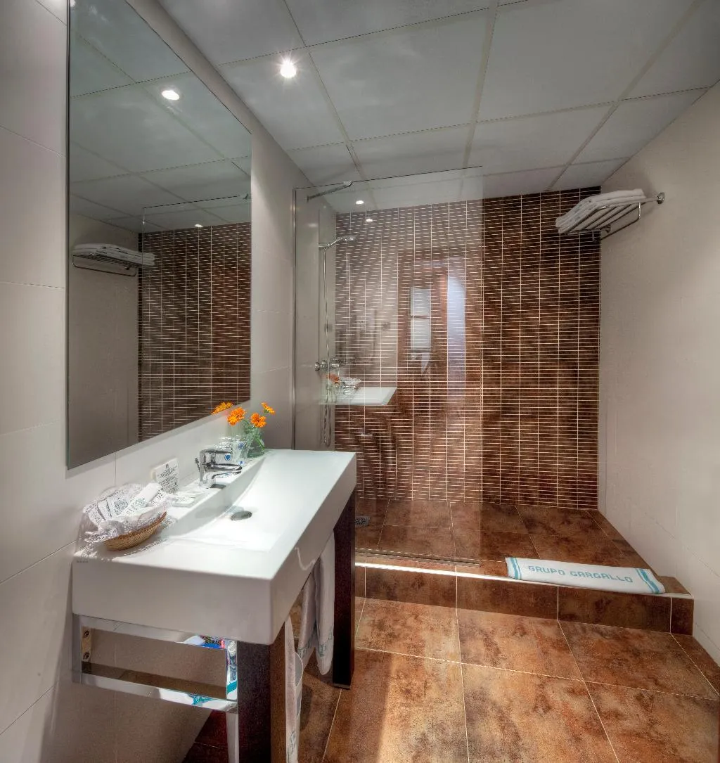 DOUBLE STANDARD Room, Rialto, Barcelona