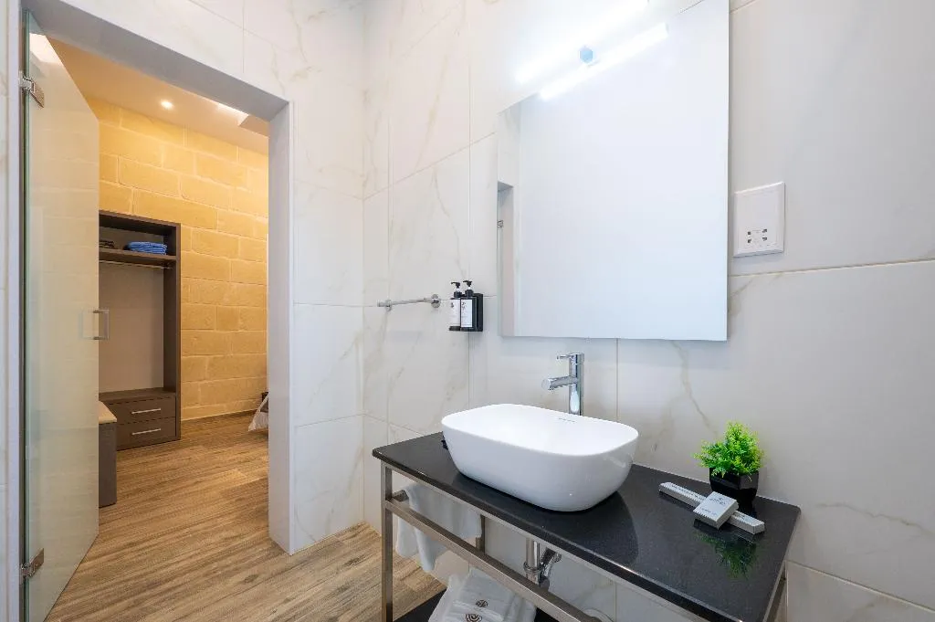 DOUBLE CLASSIC Room, C4 Retreats Gozo, Gozo