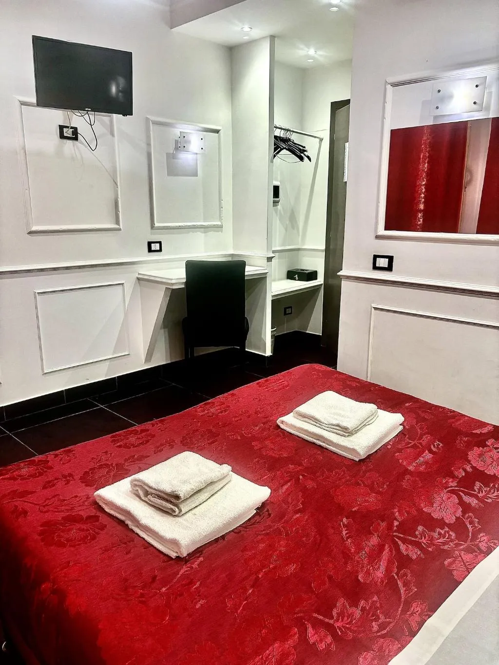 Room, Palace Rome, Rome