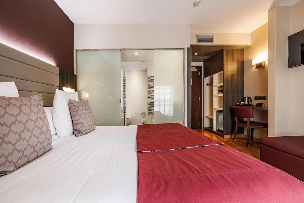 DOUBLE SINGLE USE SUPERIOR QUEEN BED Room, Ronda Lesseps, Barcelona