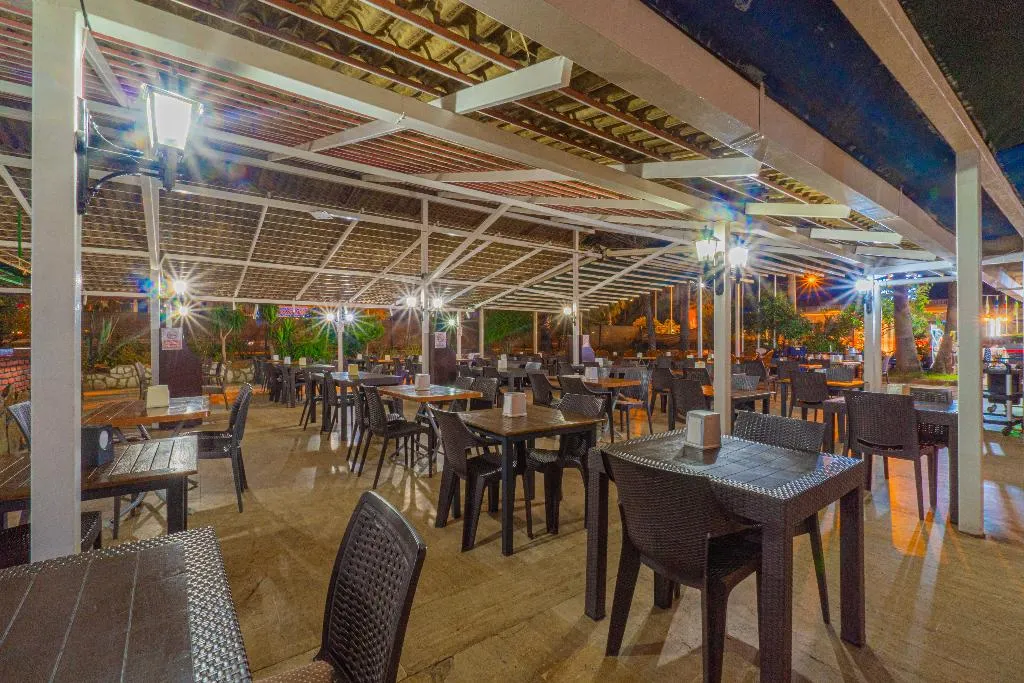 Restaurant, Grand Bahama Beach Hotel, Antalya