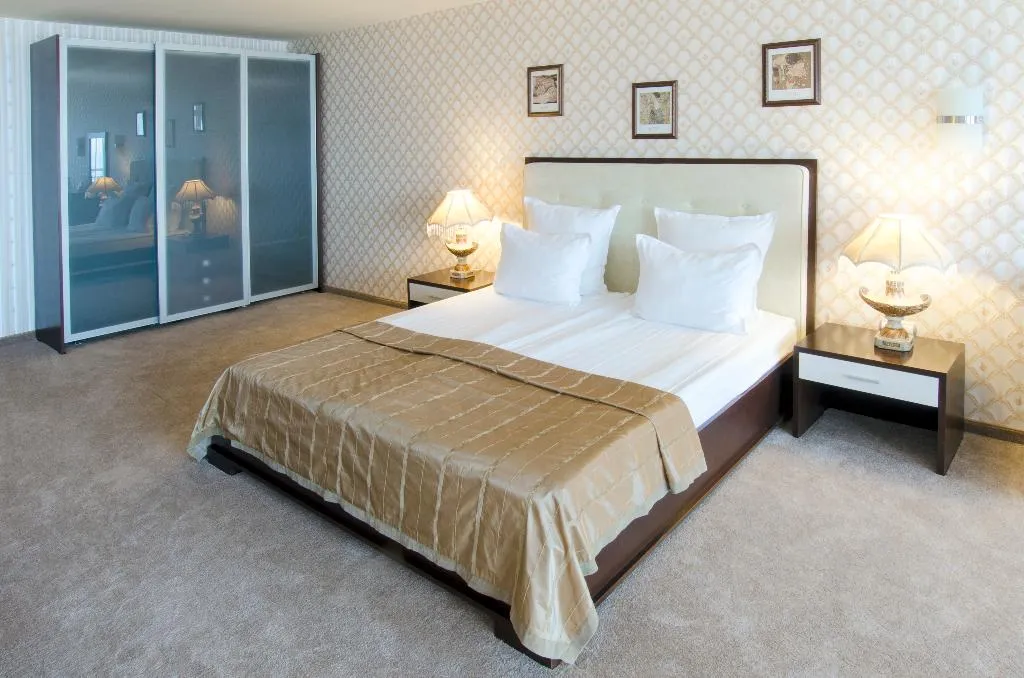 Room, Admiral, Varna