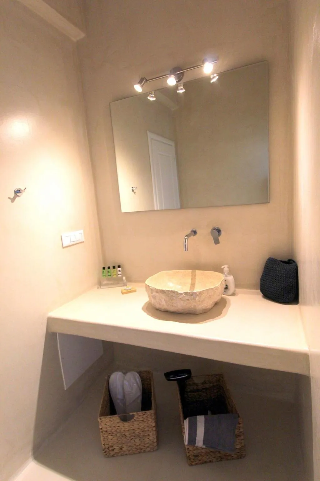 Room, Filira Suites, Santorini