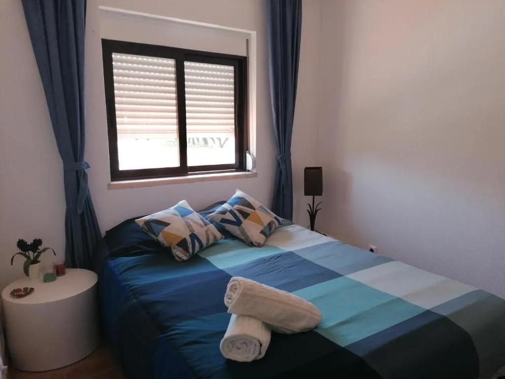 DOUBLE WITH SHARED BATHROOM Room, Sublime Sun and Van by Meco Stays, Lisbon