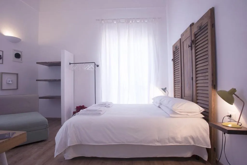 Room, B&B Università, Naples