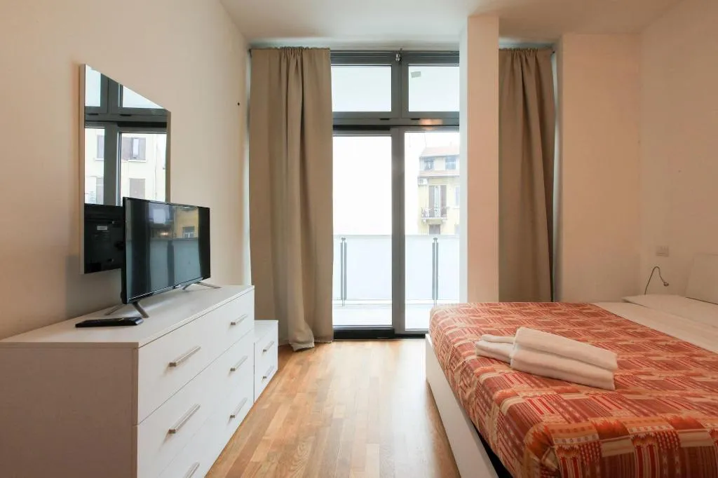 Room, Red Line Room Division, Milan