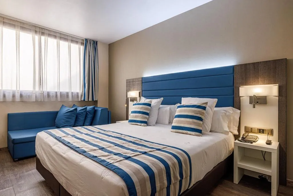 DOUBLE SINGLE USE SUPERIOR QUEEN BED Room, Ronda Lesseps, Barcelona