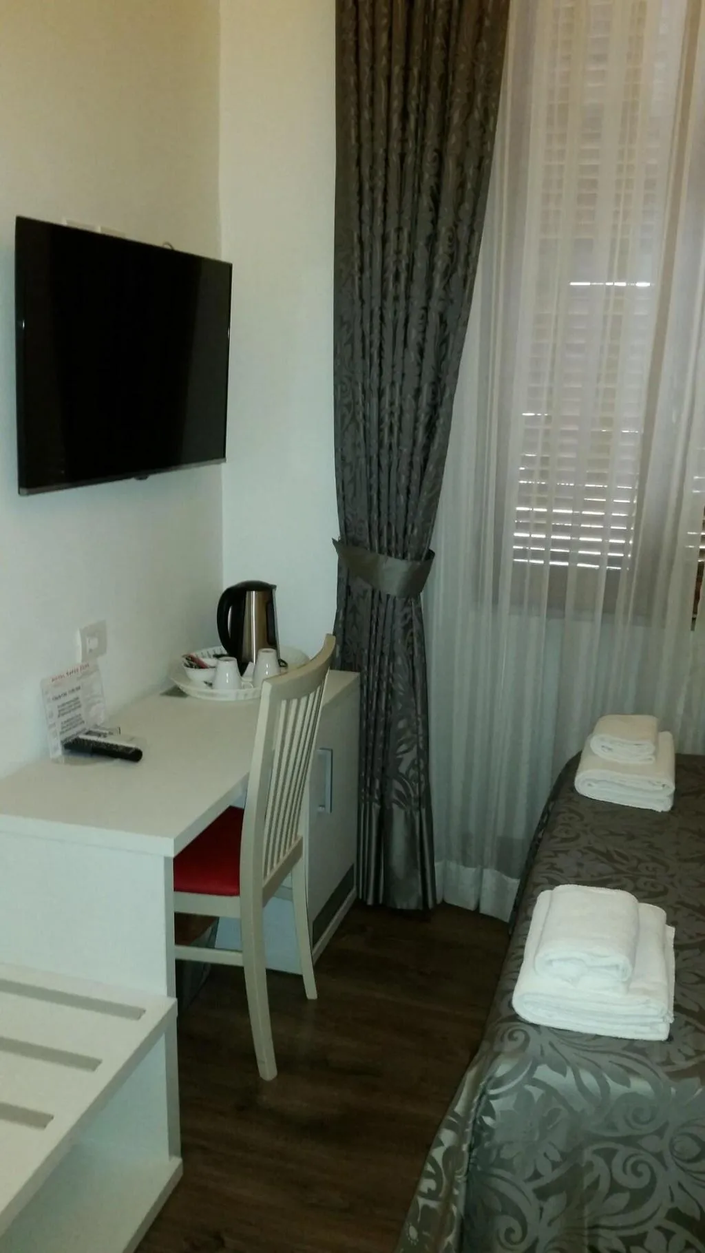 Room, Laterani Dfm, Naples