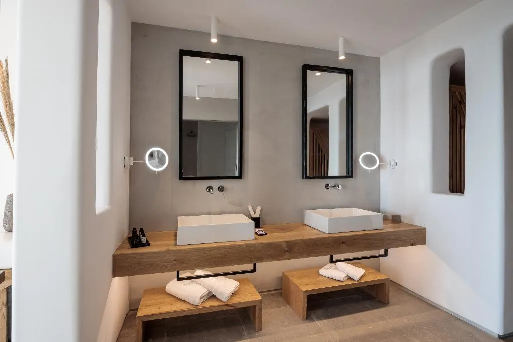 SUITE KING BED WITH JACUZZI Room, Alissachni Mykonos, Mykonos