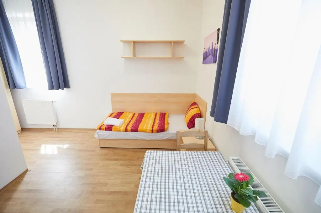 TWIN BASIC Room, University Hotel, Prague