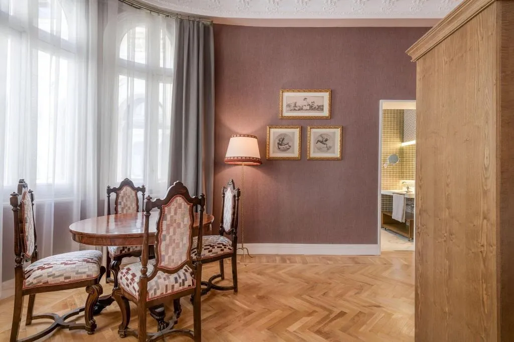 Room, AC Hotel Palacio del Retiro Autograph Collection, Madrid