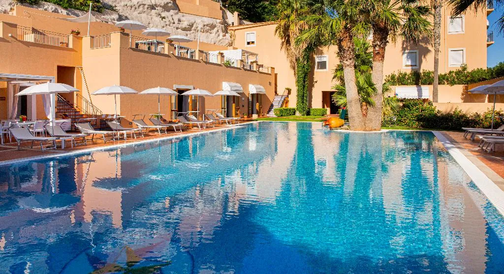Pool, Punta Nord-Est, Palermo