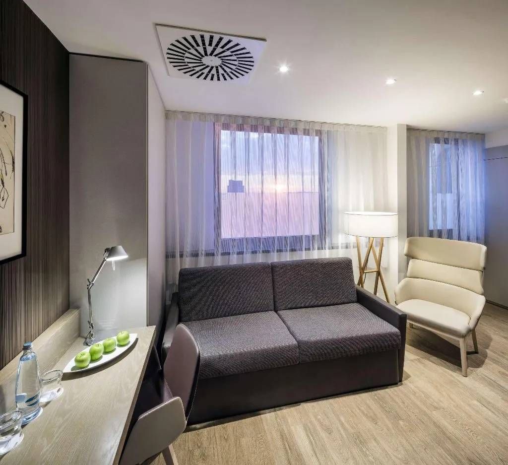 JUNIOR SUITE STANDARD Room, Occidental Praha, Prague