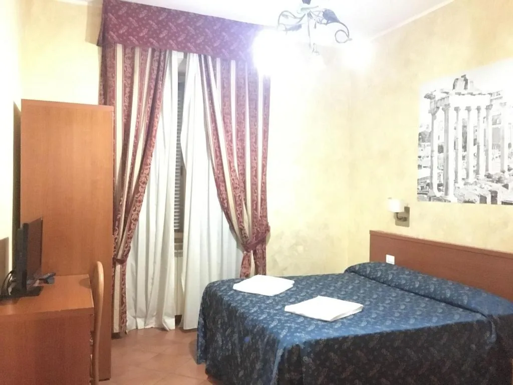Room, Lam Guest House, Naples