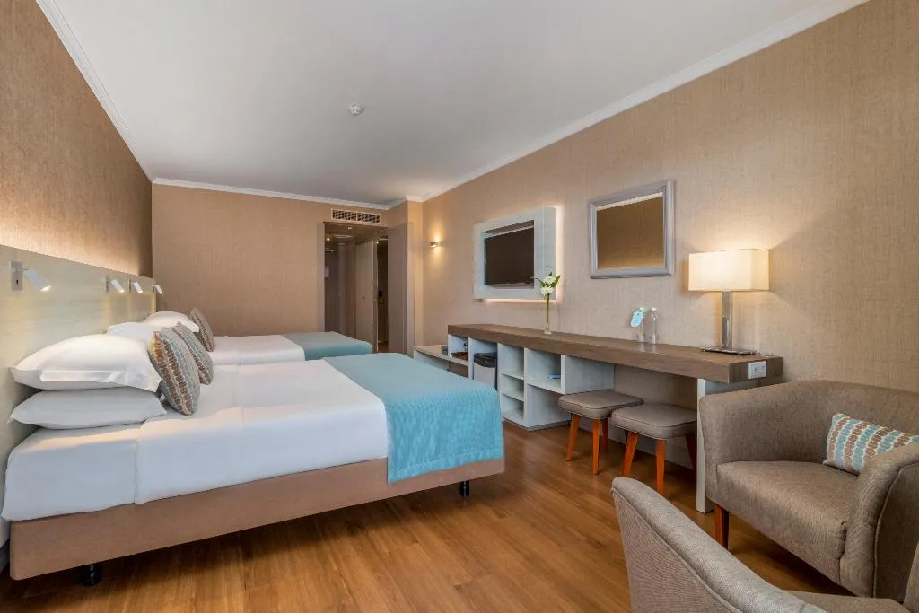 FAMILY ROOM POOL VIEW Room, Enotel Lido All Inclusive, Madeira