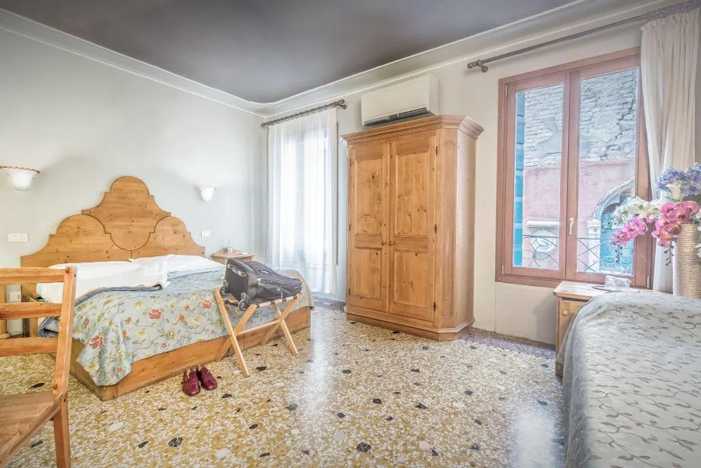 QUADRUPLE THREE BEDS Room, Ai Bareteri, Venice