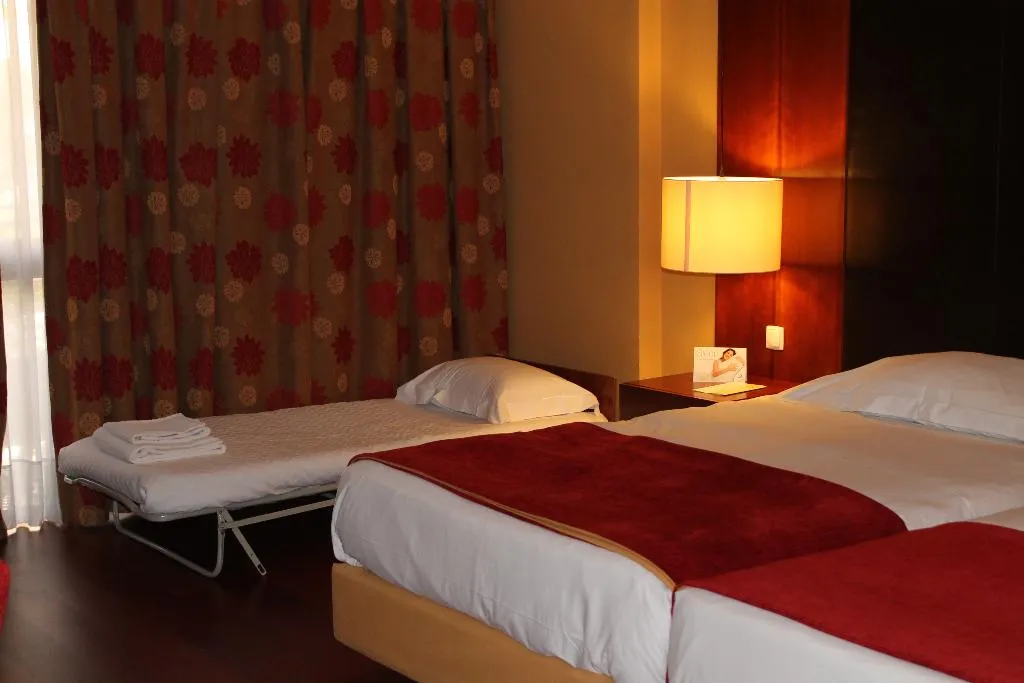 TWIN CAPACITY 3 Room, Leziria Parque Hotel, Lisbon