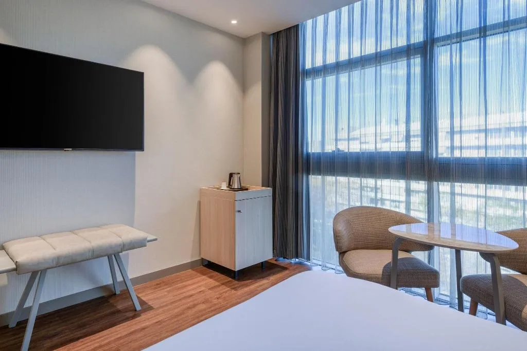 DOUBLE CITY VIEW KING BED Room, AC Som, Barcelona