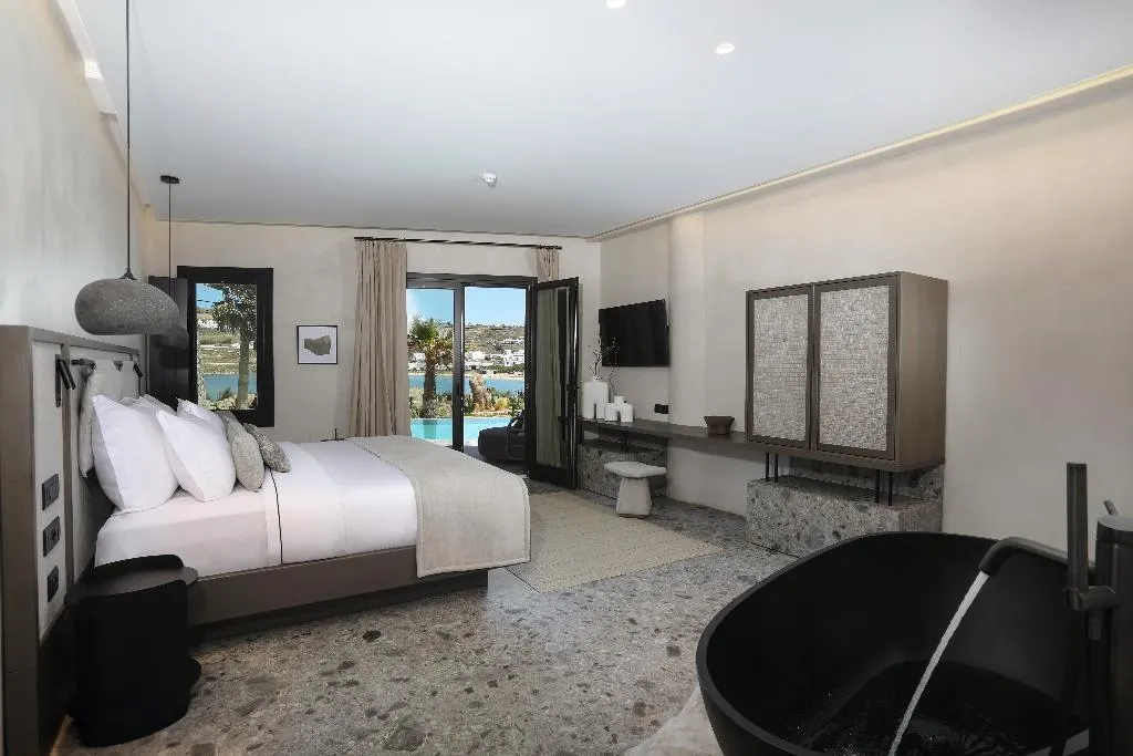 SUITE WITH PRIVATE POOL Room, Aeonic Suites & Spa, Mykonos