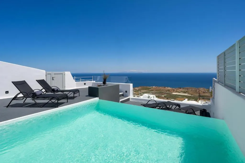 SUITE SUPERIOR WITH PRIVATE POOL Room, Siete Mares Luxury Suites, Santorini