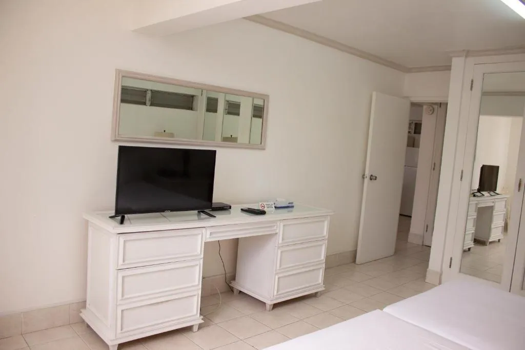 APARTMENT ONE BEDROOM Room, Pirate's Inn Hotel, Barbados