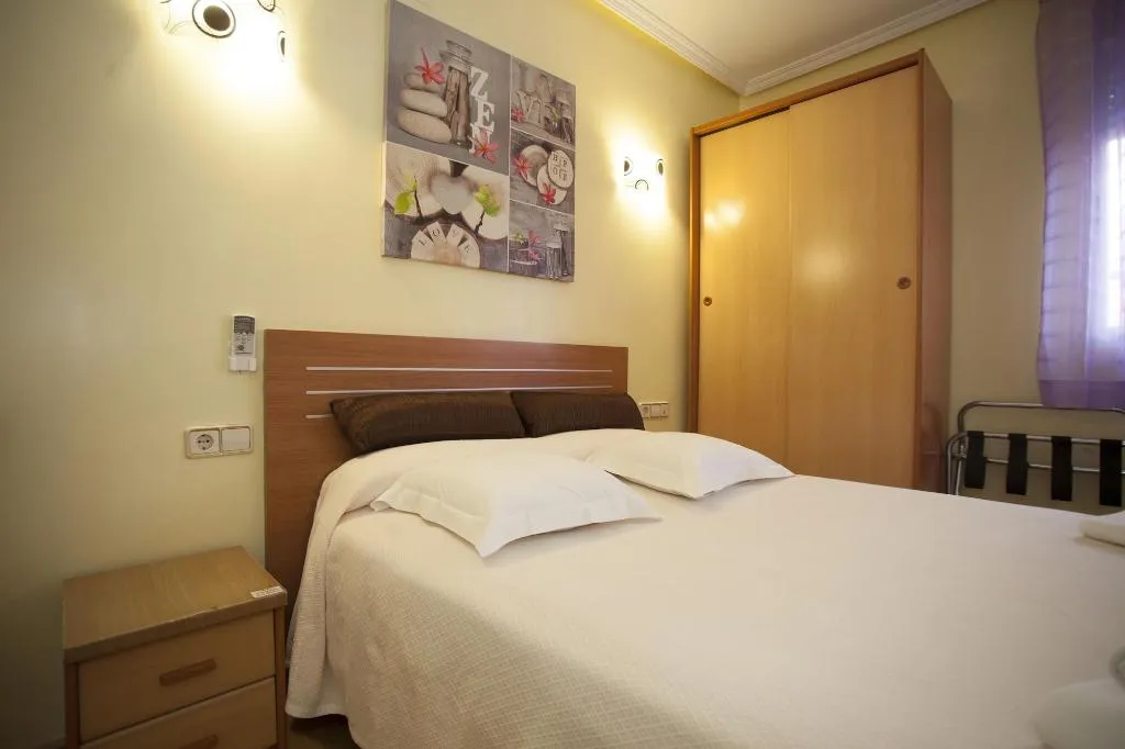 Room, Hostal Los Rosales, Madrid