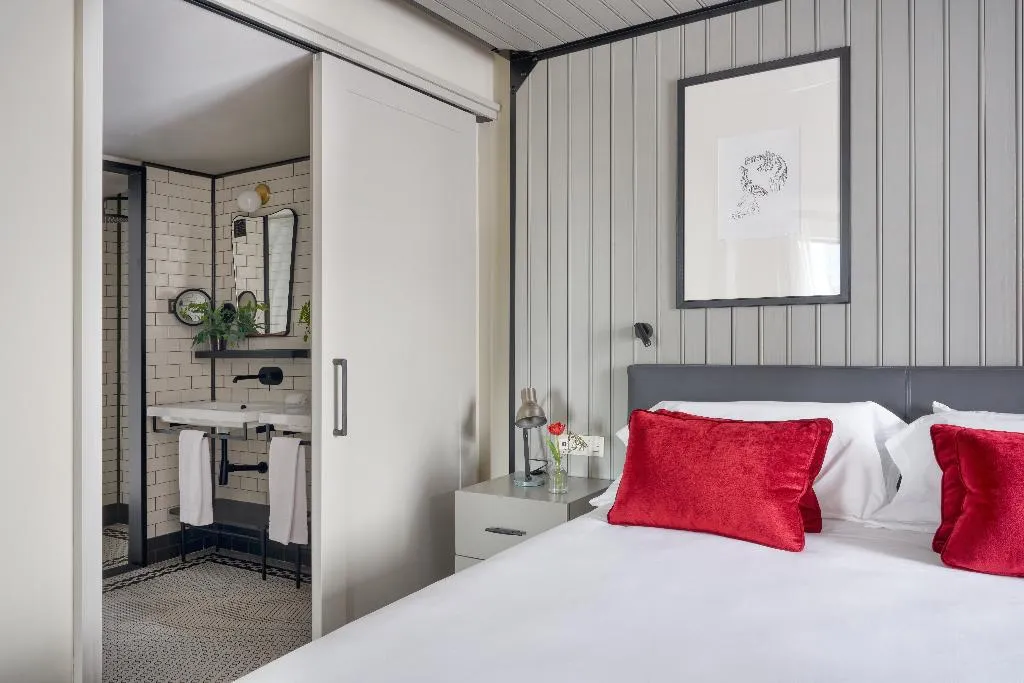 DOUBLE KING SIZE BED Room, Canopy by Hilton Madrid Castellana, Madrid