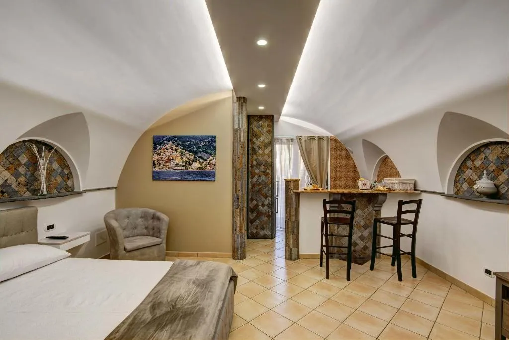 Room, Cuore Di Sorrento Suites, Naples