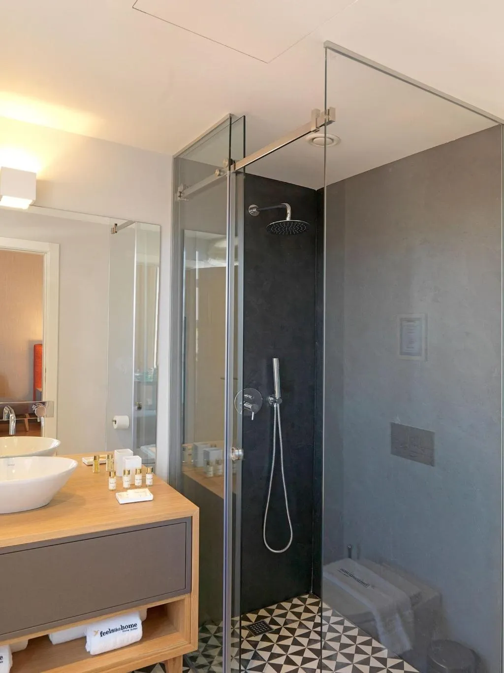 Room, Feels Like Home Santa Catarina Prime Suites, Porto