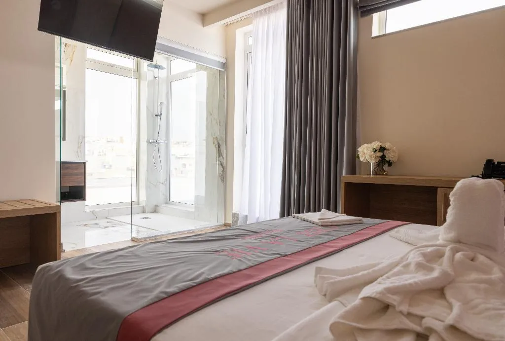 DOUBLE WITH JACUZZI Room, C'est La Vie Boutik Swieqi, Malta