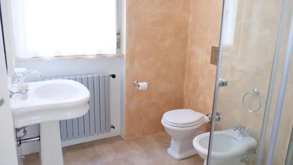 Room, B&B I 10 Mondi, Milan