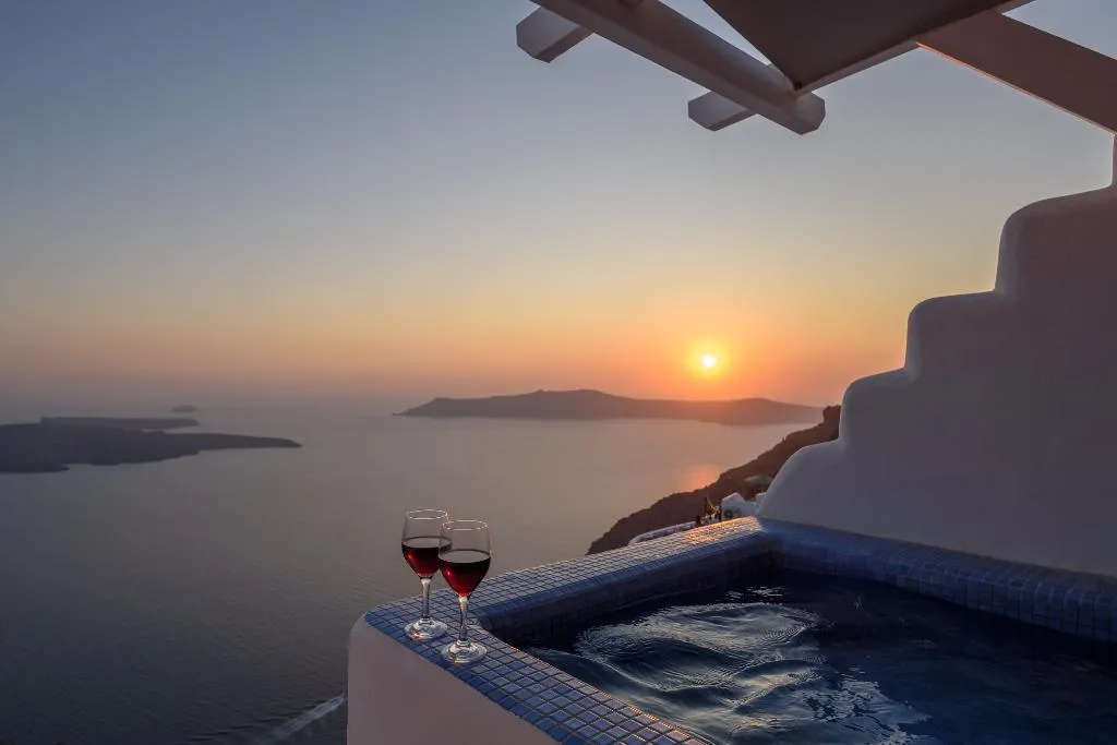 JUNIOR SUITE WITH JACUZZI Room, Pegasus Suites & Spa, Santorini