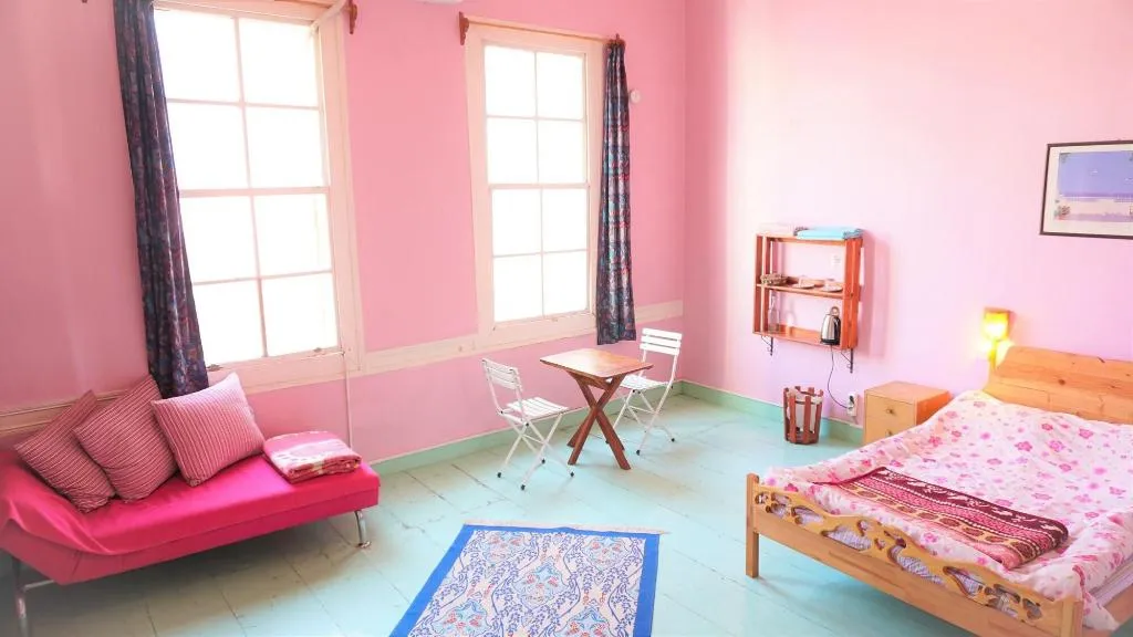 Room, Lotus Garden Hostel, Izmir