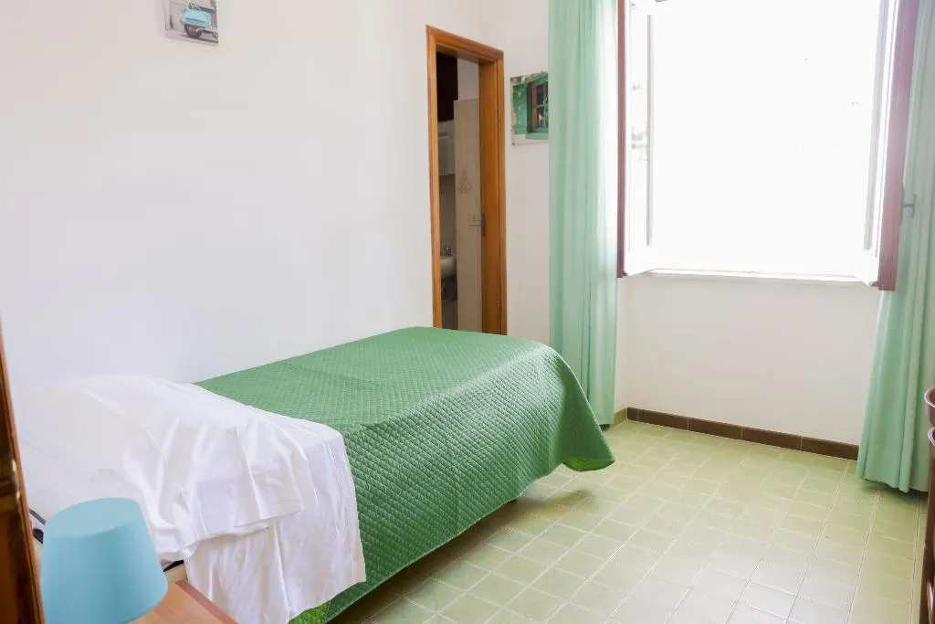 SINGLE STANDARD Room, Cesotta, Naples