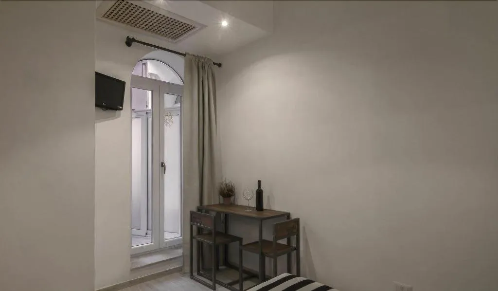 Room, B&B Room of Arts, Naples