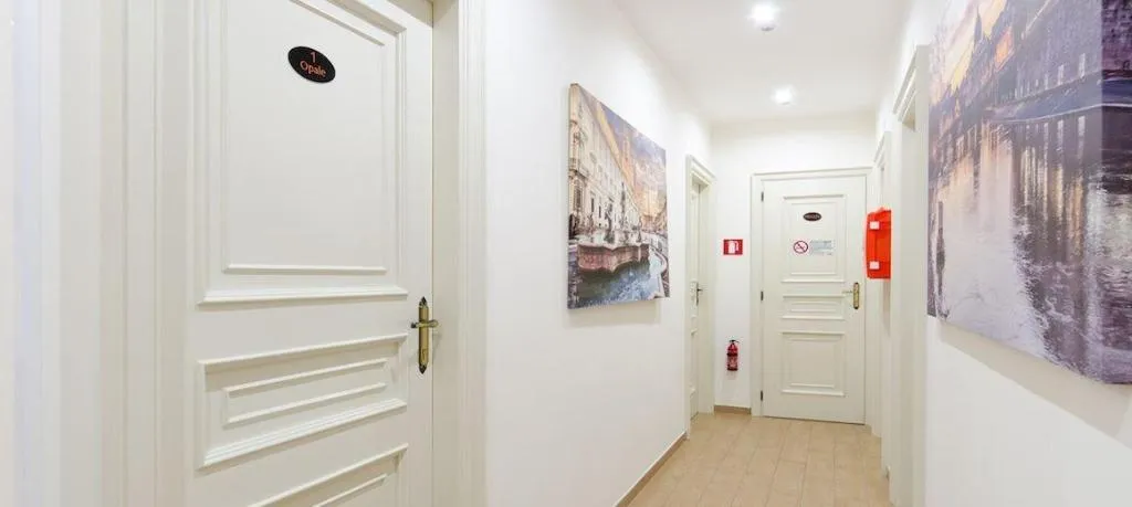 Lobby, Gemme Di Roma, Naples