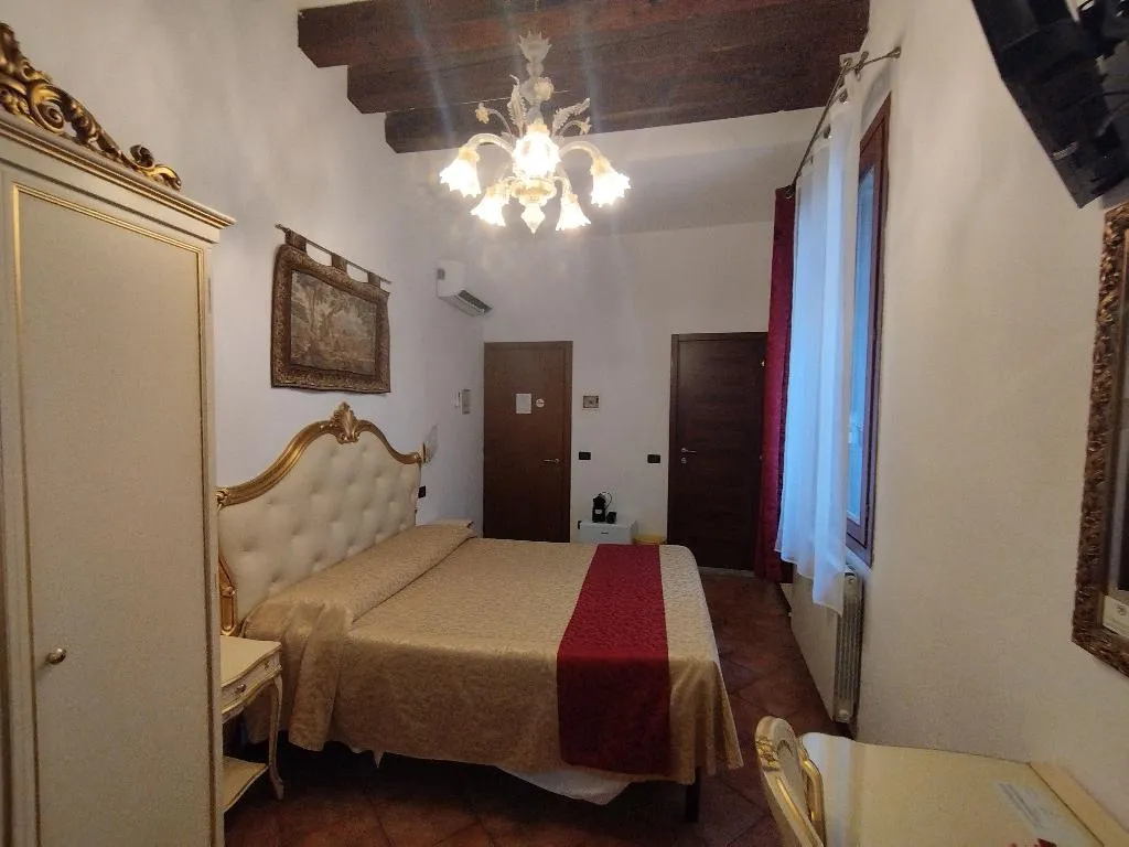 Double or Twin STANDARD Room, Alloggi SS. Giovanni e Paolo, Venice