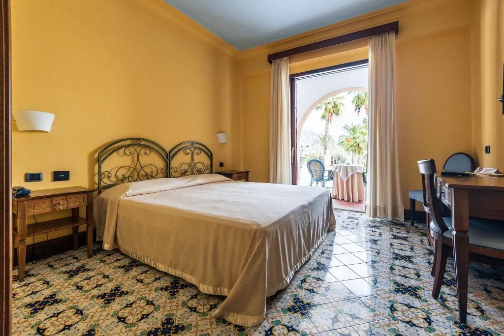 Room, Aktea, Catania