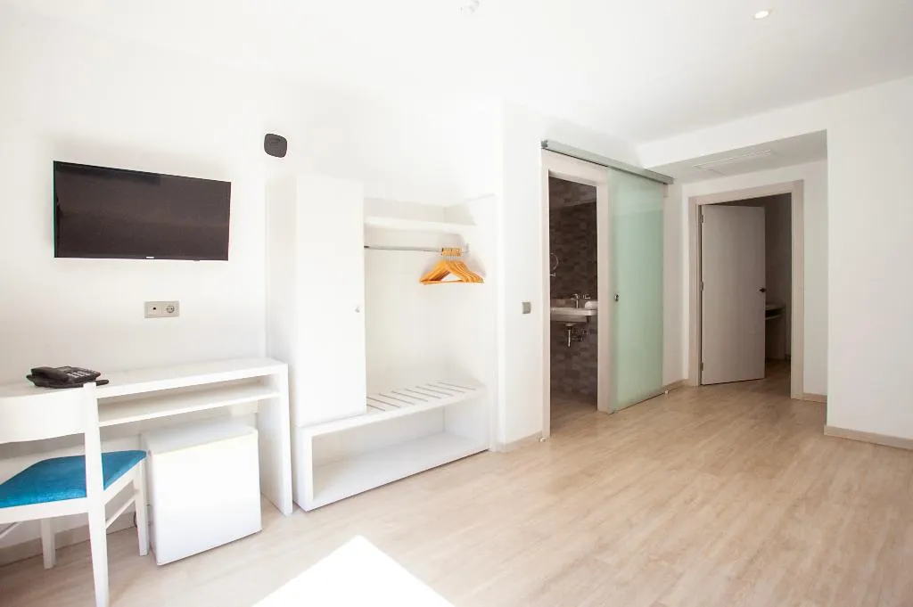 QUADRUPLE STANDARD Room, Hotel Rosales Formentera, Ibiza