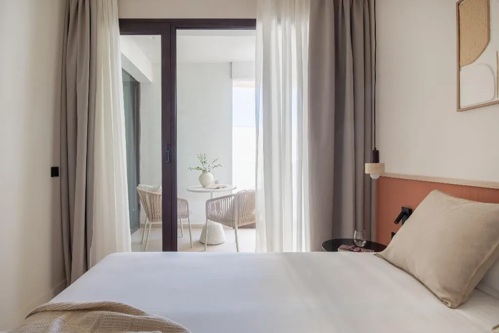 APARTMENT TWO BEDROOMS WITH TERRACE Room, Libere Seville Plaza Nueva, Seville