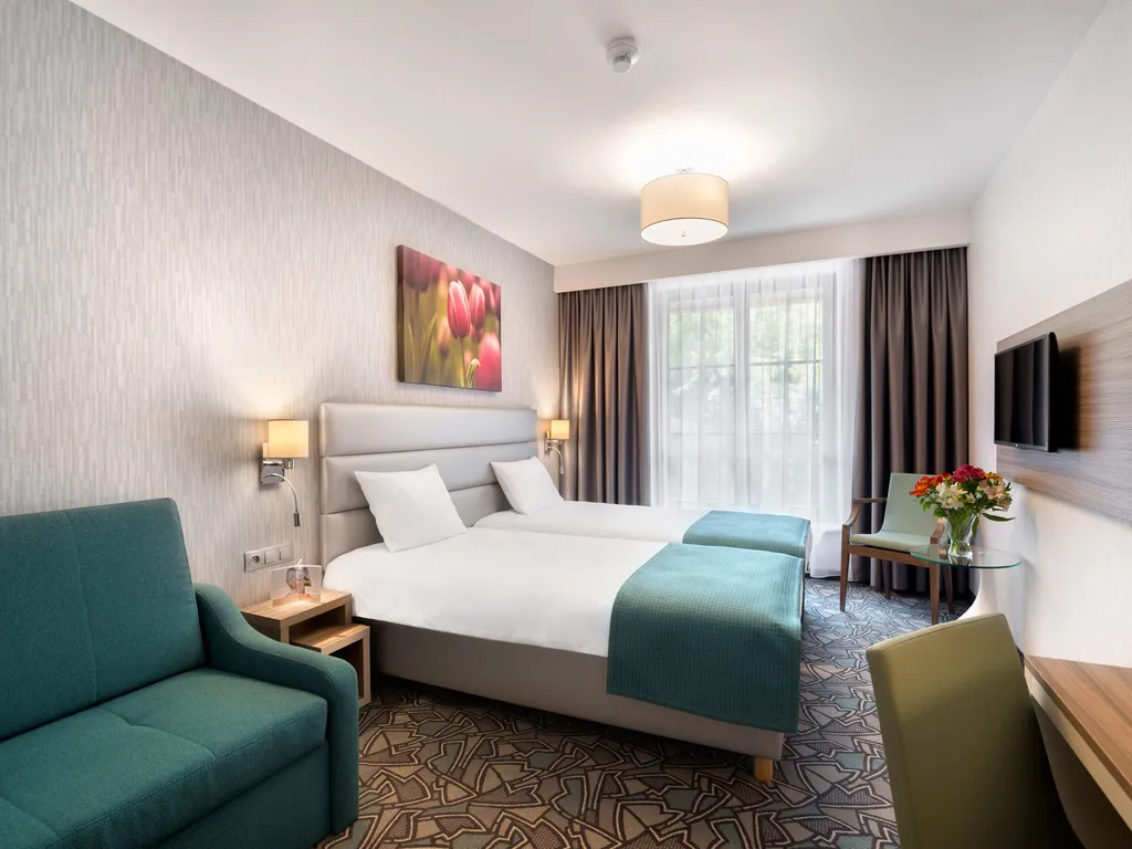 TWIN STANDARD Room, Golden Tulip Krakow Kazimierz, Krakow