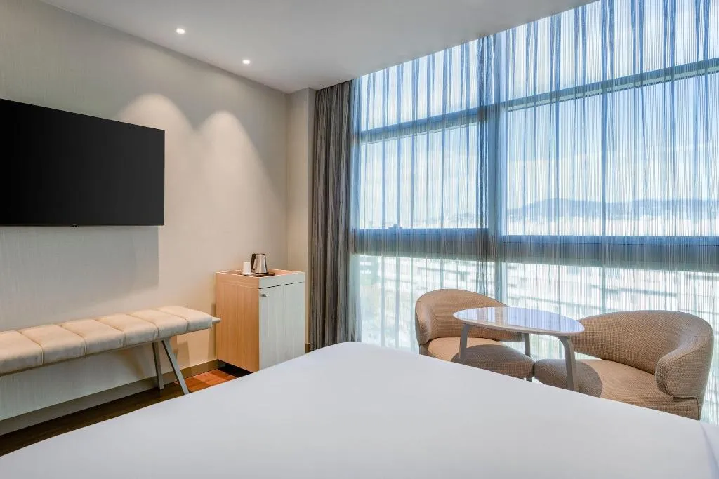 DOUBLE QUEEN SIZE BED Room, AC Som, Barcelona